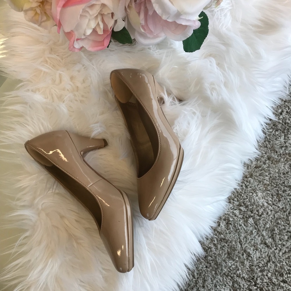 Naturalizer nude pumps